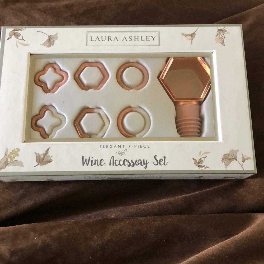 New Laura Ashley Wine Accessory Set